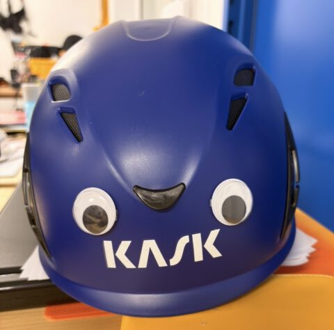 blauer Helm